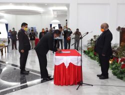 Lantik Penjabat Sekda Papua, Ini Pesan Wagub Klemen