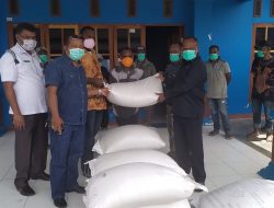 DPRD Jayawijaya Salurkan Bantuan Beras Bagi Masyarakat