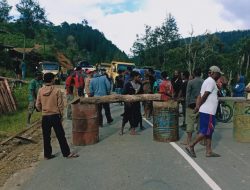 Putus Mata Rantai Penyebaran Covid-19, Tim Relawan Palang Jalan Trans Wamena-Elelim