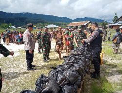 TNI dan Polri Salurkan Bantuan Sosial di Distrik Serambakon