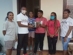 Yan Mandenas Bagikan Ribuan Sembako dan Masker di 20 Asrama Mahasiswa Papua di Jakarta dan Bandung