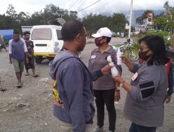 PMI Bagikan Penyemprot Mini Pada Supir Angkutan Umum