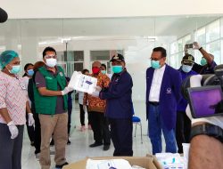 Nasdem Papua Serahkan Bantuan APD Kepada RSUD Yowari dan RS Dian Harapan