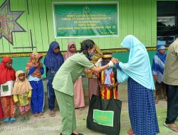 Persit KCK Cabang XVII Kodim 1702 Jayawijaya Bagikan Sembako Dan Masker