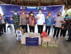 Wagub Papua Serahkan Bantuan Dampak Corona di Sejumlah Lokasi
