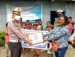 Peduli Danpak Covid-19, Satlantas Polres Jayawijaya Berikan Tali Asih Kepada Yayasan Generasi Anak Panah