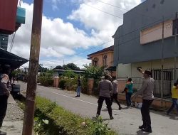 Warga Blokade Jalan di Timika, Tuntut Penyelesaian Kasus Kematian Pelajar