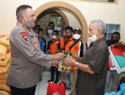 Wakili The Spirit Of Papua, Kapolda Serahkan Bantuan Kepada Keuskupan Jayapura
