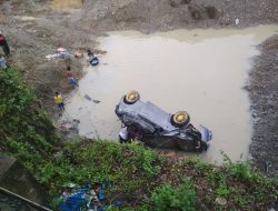 Rem Blong, Mobil yang Dikemudikan Oknum TNI AD Tabrak Tiang Jembatan Hingga Jatuh ke Kolam Galian