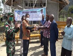 Bupati Salurkan Bantuan Bagi Gereja Di Distrik Bpiri dan Wollo