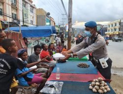 Polresta Salurkan Makanan Siap Saji Kepada Pedagang Dipinggiran Jalan