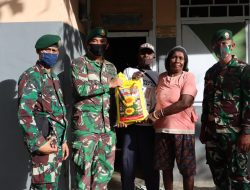 Yonif 754/ENK/20/3 Kostrad Anjangsana ke Rumah Kepala Suku Kamoro Kampung Mware