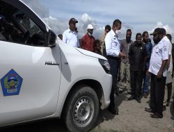 Bupati Serahkan Kendaraan Umum Bagi Masyarakat Distrik Tagineri