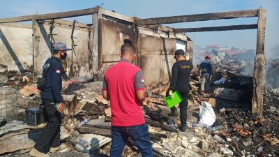 Bidlabfor Polda Papua Gelar Olah TKP Kebakaran Pasar Youtefa