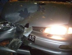 Potong Jalur Dan Tabrak Mobil, Pengendara Motor Luka Berat
