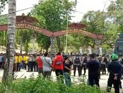 Polisi Bubarkan paksa Aksi Demo Tolak Otsus