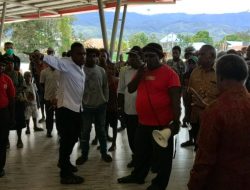 Sejumlah Tokoh Hadang Rombongan MRP Di Bandara Wamena