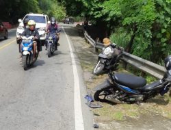 Hilang Kendali, Mobil Daihatsu Terbalik di Batas Kota
