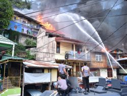Kebakaran di APO Kali Belakang Mall Jayapura , 55 Unit Rumah Hangus Terbakar