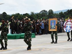 Pangdam Pimpin Upacara Penyambutan Almarhum Letjen TNI Herman Asaribab