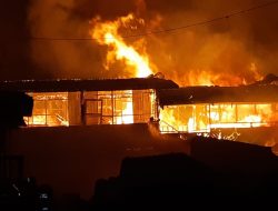 Polisi Selidiki Penyebab Terbakarnya Puluhan Rumah dan Kamar Kost di Komplek Bekas Pasar Lama