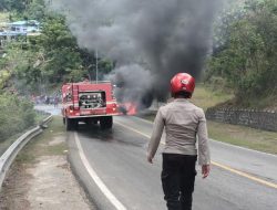 Diduga Konsleting Listrik di Bagian Bodi, Satu Unit Mobil Bermuatan BBM Terbakar