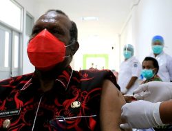 Pencanangan Vaksinasi, Wabup Jayawijaya Penerima Pertama Vaksin Sinovak