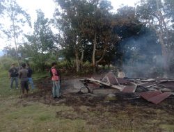 Keluarga Korban Kesal, Satu Rumah di Wouma Dibakar