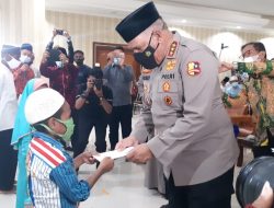 Sebelum Ke Mabes Polri, Kabaintelkam Berikan Tali Asih Kepada Anak Yatim Di Jayapura