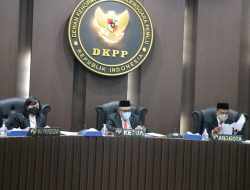 Yance Nawipa Diberhentikan Dari Jabatan Ketua Bawaslu Pegubin