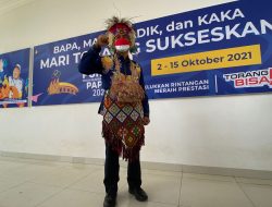 Arti Dibalik Busana Adat Ketua DPR Papua Saat Upacara HUT RI ke 76