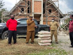 Wakil Bupati Jayawijaya Bantu 50 Sak Semen Kepada Gereja Kingmi Klasis Pugima
