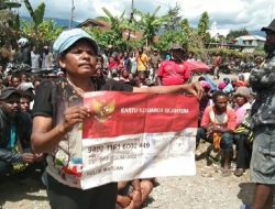 Warga 7 Kampung di Distrik Wouma Datangi Kantor Pos Wamena