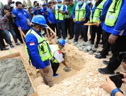 Lukas Enembe Letakkan Batu Pertama Pembangunan Gedung Kantor DPD Demokrat Papua