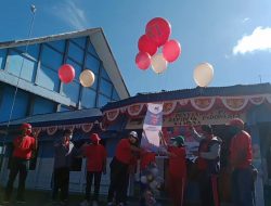 Pelepasan Balon Ke Udara Menandai Pencanangan Hari Bhakti Radio ke-76 RRI Wamena