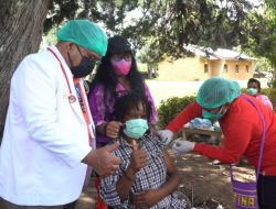 PMI Gandeng Dinkes Gelar Vaksinasi di Kapela Yesus Ninom Welago Honelama