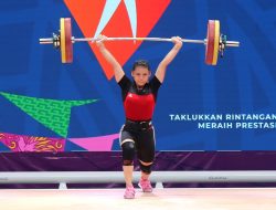 Angkat Besi PON XX: Lifter Putri Kaltim dan Jabar Sabet Emas
