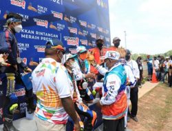 Serahkan Empat Medali Emas Bermotor, Lukas Enembe Bangga pada Kontingen Papua