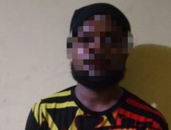 Tikam Teman Sendiri, Seorang Pria Diamankan di Polsek Heram
