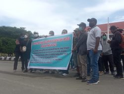 Gelar Unjuk Rasa, Relawan Tenaga Medis Minta Presiden Audit Dana PON Papua