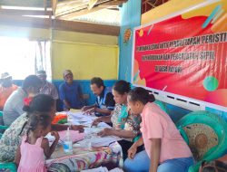 Sukseskan Data OAP Di Supiori, Disdukcapil Bersinergitas Bersama Aparat Kampung