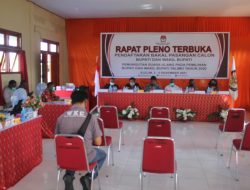 Paslon Nahor Nekwek dan John Wilil Resmi Mendaftar ke KPU Yalimo