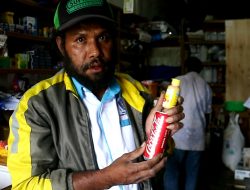 Disnakerindag Jayawijaya Tertibkan Barang Kadarluarsa