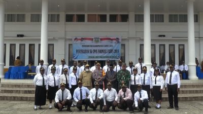 Sekda Lanny Jaya Serahkan 584 SK CPNS Formasi 2018