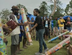 Gabungan Komunitas Warga di Wamena Berikan Bantuan Bagi Warga Terdampak Pertikaian 