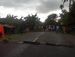 Napi Kelas IIB Timika Meninggal, Keluarga Palang Jalan Tuntut Penjelasan