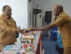 Bupati Serahkan DPA Kepada 51 Kepala Distrik