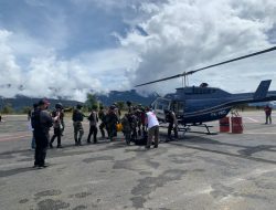 Tim Operasi Damai Cartenz Berhasil Evakuasi 8 Korban Penembakan Dari Puncak Papua