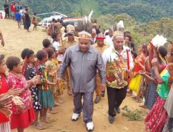 Bupati Yahukimo Kunjungi Masyarakatnya di Kampung Dinggila Distrik Lolat