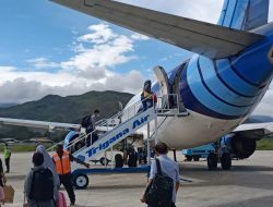 Pesawat Trigana Boing Seri-500 Layani Penumpang Jayapura – Wamena